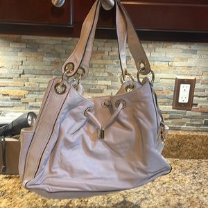 White Michael Kors shoulder bag with gold